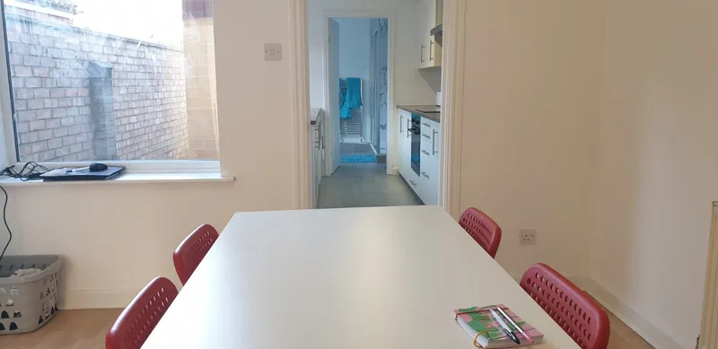 Modern 2 Bed Terraced House // AUG 2026 - Image 5